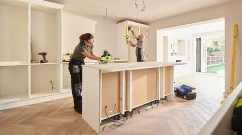 Πώς θα βγάλετε 500 ευρώ τον μήνα &quot;καθαρά&quot;, ανακαινίζοντας ένα κλειστό ακίνητο 80 τ.μ.