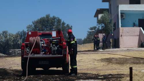 Σε ύφεση η φωτιά στην Αγία Μαρίνα Κορωπίου - Αποκαταστάθηκε η κυκλοφορία των οχημάτων