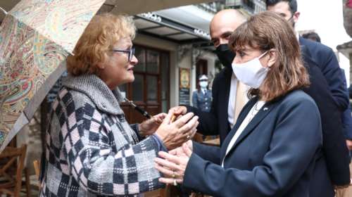 Ναύπακτος: Δομή ηλικωμένων και την έκθεση Θερβάντες επισκέφθηκε η ΠτΔ Κατερίνα Σακελλαροπούλου [εικόνες]