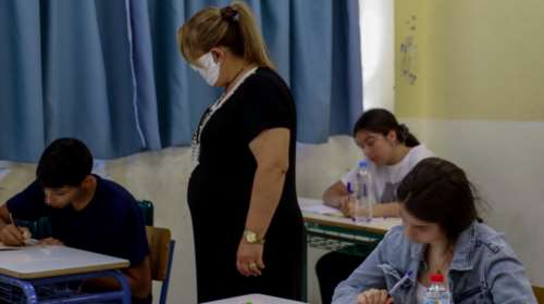 Πανελλήνιες 2021 - Ηράκλειο Κρήτης: Μπήκαν με κινητά για να αντιγράψουν και τους μηδένισαν