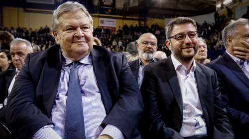 Υποκλοπές: Η νέα προϋπόθεση Ανδρουλάκη για τις συνεργασίες και η προειδοποίηση Βενιζέλου για ποινικές ευθύνες