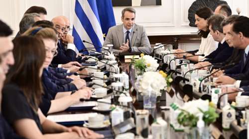 Οι &quot;κόκκινες κάρτες&quot; του Μητσοτάκη: Εκτός υπουργικού συμβουλίου ο Μηταράκης - &quot;Στον αέρα&quot; η στήριξη της ΝΔ σε Πατούλη