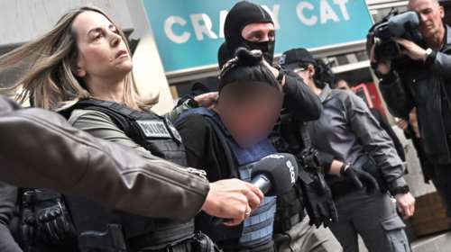 Σαλαμίνα: Η 46χρονη νύφη έπιασε την τσάντα για να δικαιολογήσει αποτυπώματα - Πώς οδηγήθηκαν οι Αρχές στην ενοχή της