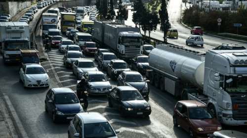 Κίνηση στους δρόμους: Στο &quot;κόκκινο&quot; ο Κηφισός - Πού υπάρχουν προβλήματα