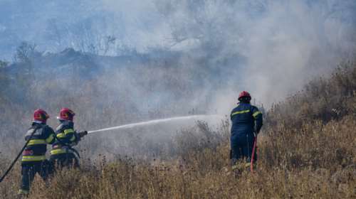 Ξέσπασε φωτιά στο Μεγαλοβούνι Κορινθίας: Καίγεται δάσος - Επιχειρούν αεροσκάφη