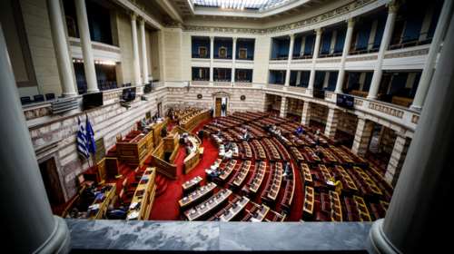 Στην Ολομέλεια της Βουλής η πρόταση του ΣΥΡΙΖΑ για Εξεταστική για λίστες Πέτσα και δημοσκοπήσεις [live]