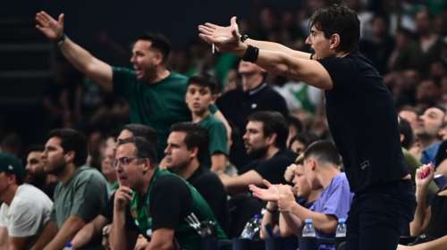 Οι αντιδράσεις του Δημήτρη Γιαννακόπουλου στο ΟΑΚΑ - Μαζί με τα παιδιά του για την πρόκριση του Παναθηναϊκού στο φάιναλ φορ