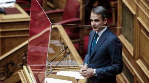 Νέα παρέμβαση Μητσοτάκη στη Βουλή για τον υποχρεωτικό εμβολιασμό στους άνω των 60