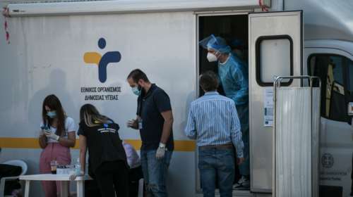 Κορονοϊός - Ανησυχητικά στοιχεία: Πάνω από τα μισά θετικά κρούσματα είναι ασυμπτωματικά κατά την εξέταση