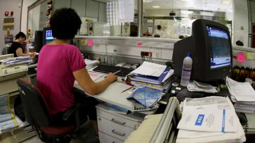 Φύλλο και φτερό από την εφορία κινήσεις λογαριασμών, δάνεια, ασφάλιστρα και κάρτες