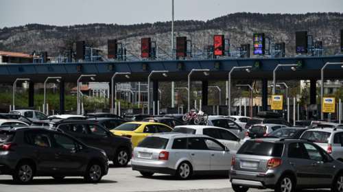 Εξοδος Πρωτομαγιάς: Δραπετεύουν για το τριήμερο οι Αθηναίοι - Πάνω από 43.000 ΙΧ έφυγαν από την πρωτεύουσα [Βίντεο]