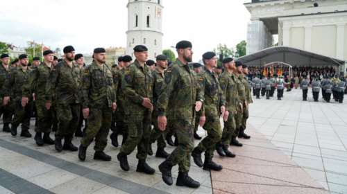 Η Γερμανία αναπτύσσει για πρώτη φορά μετά το 1940 μόνιμο στρατό κοντά στα σύνορα με τη Ρωσία [βίντεο]