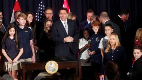 Ο Ρεπουμπλικάνος ΝτεΣάντις κατεβαίνει για πρόεδρος των ΗΠΑ - Κόντρα στον Τραμπ