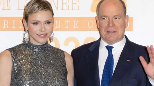 Εν μέσω φημών περί διαζυγίου: Η Σαρλίν εμφανίστηκε με μάξι ασημί φόρεμα και μεγάλo σκίσιμο