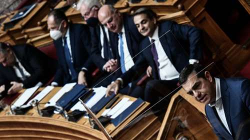 Όλοι εναντίον ΣΥΡΙΖΑ για τη λευκή απεργία από τη Βουλή: &quot;Επικίνδυνος υποκριτής&quot;, λένε κυβέρνηση και κόμματα