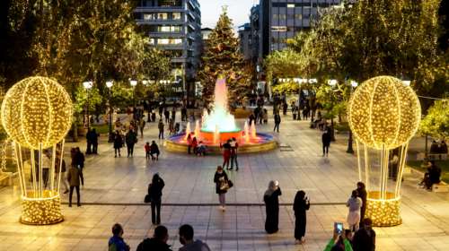Το πρόστιμο που δεν κόπηκε ποτέ - Συγκινητική ανάρτηση αστυνομικού: Ηλικιωμένη ήθελε να δει τη στολισμένη Αθήνα