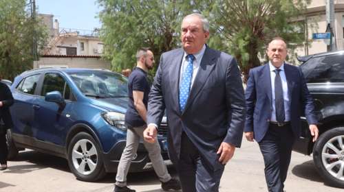 Τιμητική διάκριση από τους Κινέζους στον Κώστα Καραμανλή - Την ώρα που η Κίμπερλι &quot;γκρινιάζει&quot; για την Cosco στον Πειραιά