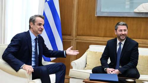 Πηγές ΠΑΣΟΚ: Παραγωγική η συζήτηση μεταξύ του πρωθυπουργού και του αρχηγού της αξιωματικής αντιπολίτευσης