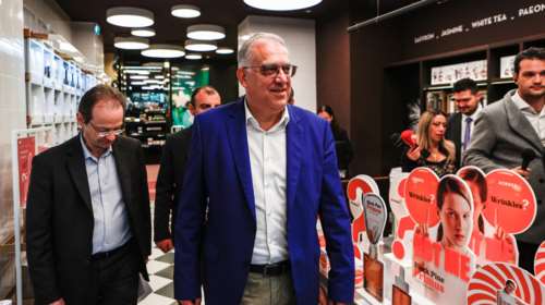 Στην Ερμού ο Θεοδωρικάκος - Έλεγχοι σε πάνω από 10.000 κωδικούς και περισσότερες από 100 αλυσίδες καταστημάτων