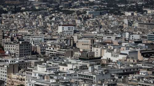 Bloomberg: Γιατί οι τιμές των ακινήτων στην Αθήνα αυξάνονται και προκαλούν... ίλιγγο στους υποψήφιους αγοραστές