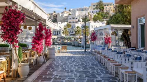 Τα διεθνή ΜΜΕ αποθεώνουν ξανά ελληνικό νησί αλλά και τις μικρές Κυκλάδες