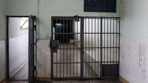 Εγκλήματα μέσα από τη φυλακή: Έγκλειστοι κακοποιοί συνεχίζουν τη δράση τους από τα κελιά