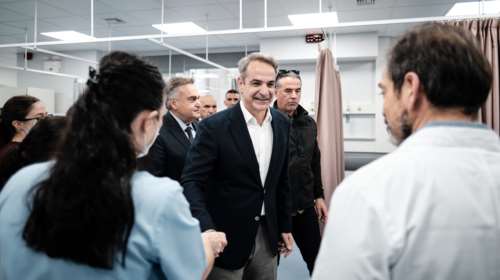 Στον Ερυθρό Σταυρό ο Κυριάκος Μητσοτάκης [εικόνες - βίντεο]