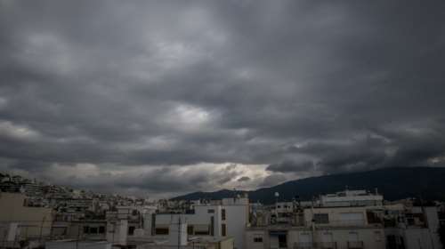 Χειμωνιάτικος καιρός με βροχές και καταιγίδες σε όλη τη χώρα