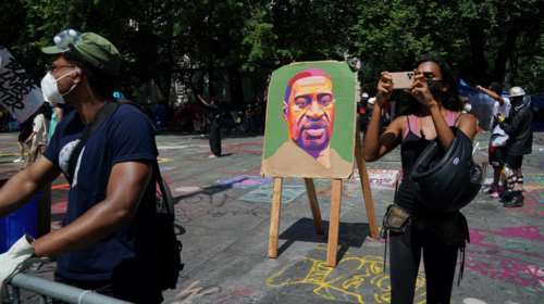 Τζορτζ Φλόιντ: Η οικογένειά του κατέθεσε μήνυση κατά των τεσσάρων αστυνομικών και της Μινεάπολης