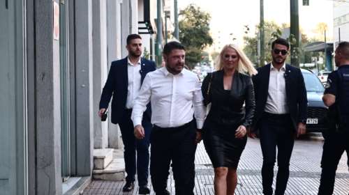 Νίκος Χαρδαλιάς: Μαζί με τη σύζυγό του, Γιώτα Παναγιωτοπούλου, στα γραφεία του συνδυασμού &quot;Αττική Μπροστά&quot; [Εικόνες]