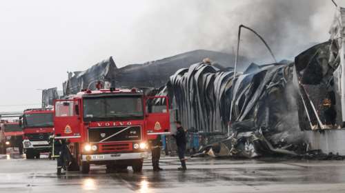 Τρίκαλα: Πληροφορίες ότι βρέθηκε και πέμπτη σορός - Τα πιθανά αίτια της έκρηξης που προηγήθηκε της φωτιάς