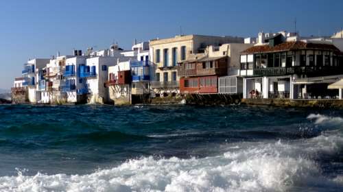 Κινηματογραφική ληστεία στη Μύκονο: Αρπαξαν χρήματα και κοσμήματα αξίας 800.000 ευρώ από βίλα Ελληνοαιγύπτιου