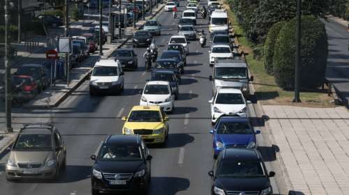 Τροχαίο στην Κηφισίας στο ύψος του Αμαρουσίου - Με δυσκολία η κίνηση των οχημάτων