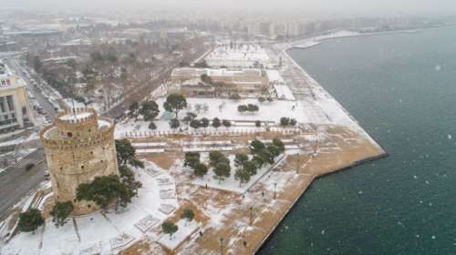 Κακοκαιρία &quot;Μήδεια&quot;: Το&#39; στρωσε στη Θεσσαλονίκη - Εντυπωσιακές εικόνες από το κέντρο της πόλης