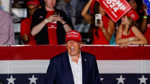 Νέες προσβολές Τραμπ κατά του &quot;κοιμήση Τζο&quot; Μπάιντεν: Τον κάλεσε σε νέο ντιμπέιτ ή σε αγώνα... γκολφ