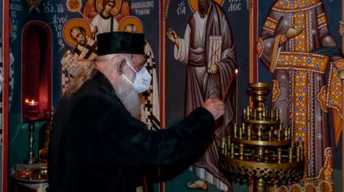 Αιφνιδιασμός Ιερώνυμου στους αρνητές του εμβολίου: Ποιες Μητροπόλεις γίνονται κέντρα εμβολιασμού