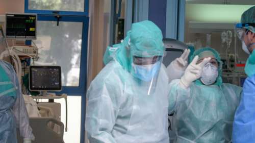 Κορονοϊός: Στα όριά του το ΕΣΥ με 3.200 νοσηλευόμενους - 330 εισαγωγές την ημέρα στα νοσοκομεία