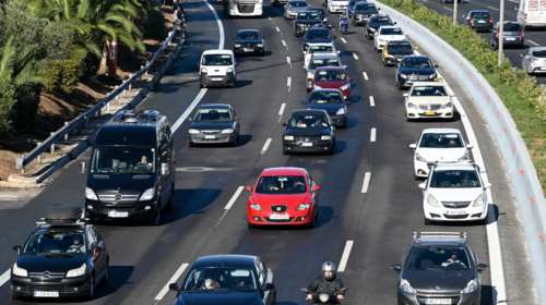 Μεγάλες καθυστερήσεις στην Αττική Οδό - Έπεσαν χώματα στο ύψος της Μεταμόρφωσης