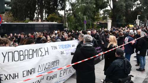 Το ψήφισμα των ηθοποιών: &quot;Δεν είμαστε δύο ολόκληρους μήνες στον δρόμο για 179 ευρώ&quot; - Γιατί δεν τους ικανοποιεί η ΚΥΑ