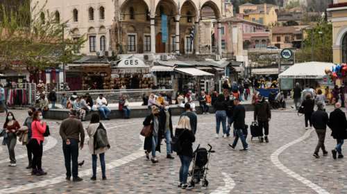 Κορονοϊός: Σοκ με 701 νέα κρούσματα στην Αττική και 574 στη Θεσσαλονίκη - Τριψήφια νούμερα σε άλλες οκτώ περιοχές