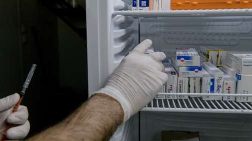 Πολύ θετικά τα νέα για το εμβόλιο της Οξφορδης- AstraZaneca: Παρέχει &quot;ασπίδα&quot; κατά του κορονοϊού ειδικά για τους ηλικιωμένους