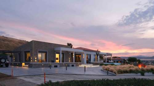 Καλοκαιρινή απόδραση στη Λήμνο: Η εξοχική κατοικία με τη μοναδική θέα στον κόλπο του Μούνδρου