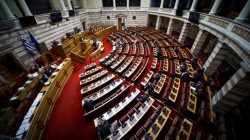 Ψηφίζεται σήμερα το μπλόκο στον Κασιδιάρη - Όχι στην κυβέρνηση, ναι στην πρόταση Αλιβιζάτου, λέει ο ΣΥΡΙΖΑ