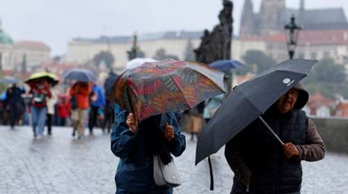 Σφοδρή κακοκαιρία στην Τσεχία: Οχυρώνεται η Πράγα για &quot;πλημμύρες που καταγράφονται μία φορά σε 100 χρόνια&quot; [εικόνες]