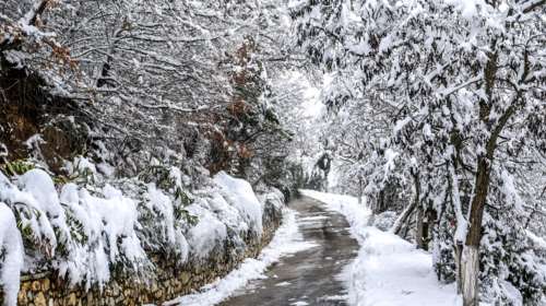 Ο καιρός σήμερα: Τσουχτερό κρύο, τοπικές βροχές και χιόνια στα ορεινά