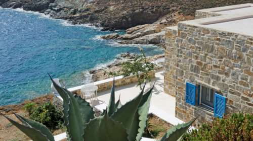 Η αρχιτεκτονική του πέτρινου σπιτιού στη Σέριφο: Εμπνέει χαλαρούς ρυθμούς και αναδεικνύει την αίσθηση του ελληνικού καλοκαιριού