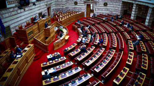 Βουλή: Ψηφίστηκε το νομοσχέδιο για τους δικηγόρους -Ενσωματώθηκαν οι τροπολογίες για φθηνή ενέργεια σε αγρότες και συνταγογράφηση