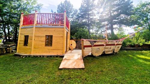 Principia: Χρησιμοποιημένες παλέτες μετατράπηκαν σε παιδότοπο για παιδιά με αναπηρία στην Κοζάνη