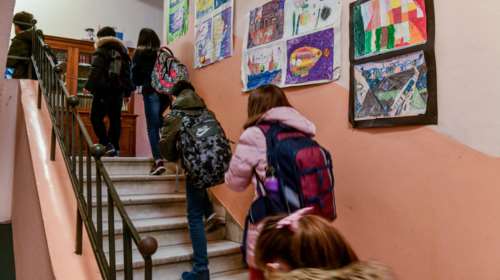 "Βόμβα" Τσακρή: Εξίσου επιθετική και στα παιδιά η βρετανική μετάλλαξη του κορονοϊού [βίντεο]