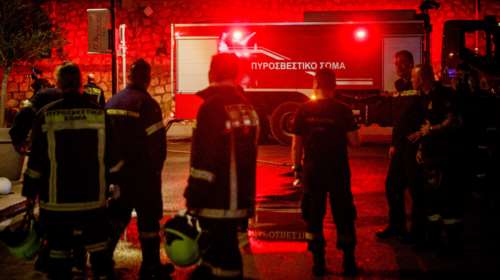 Φωτιά στο κέντρο της Αθήνας, σε ακάλυπτο κτιρίου - Κλειστή η Χαριλάου Τρικούπη